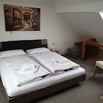 Zum Adler Pensión 2*