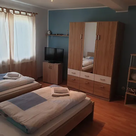 ゲストハウス Zum Adler 2*