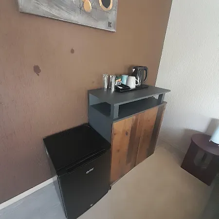 Πανσιόν Zum Adler 2*