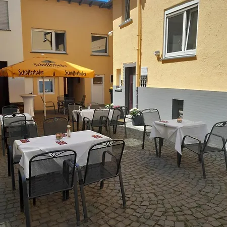 Zum Adler Gasthof 2*